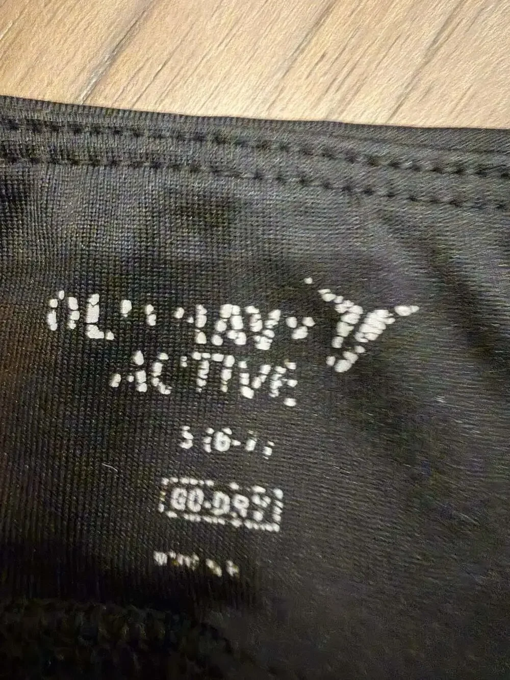 Old Navy Active Go-Dry Black Capri Leggings Girls Size S 6-7 Mesh Wrap Hem